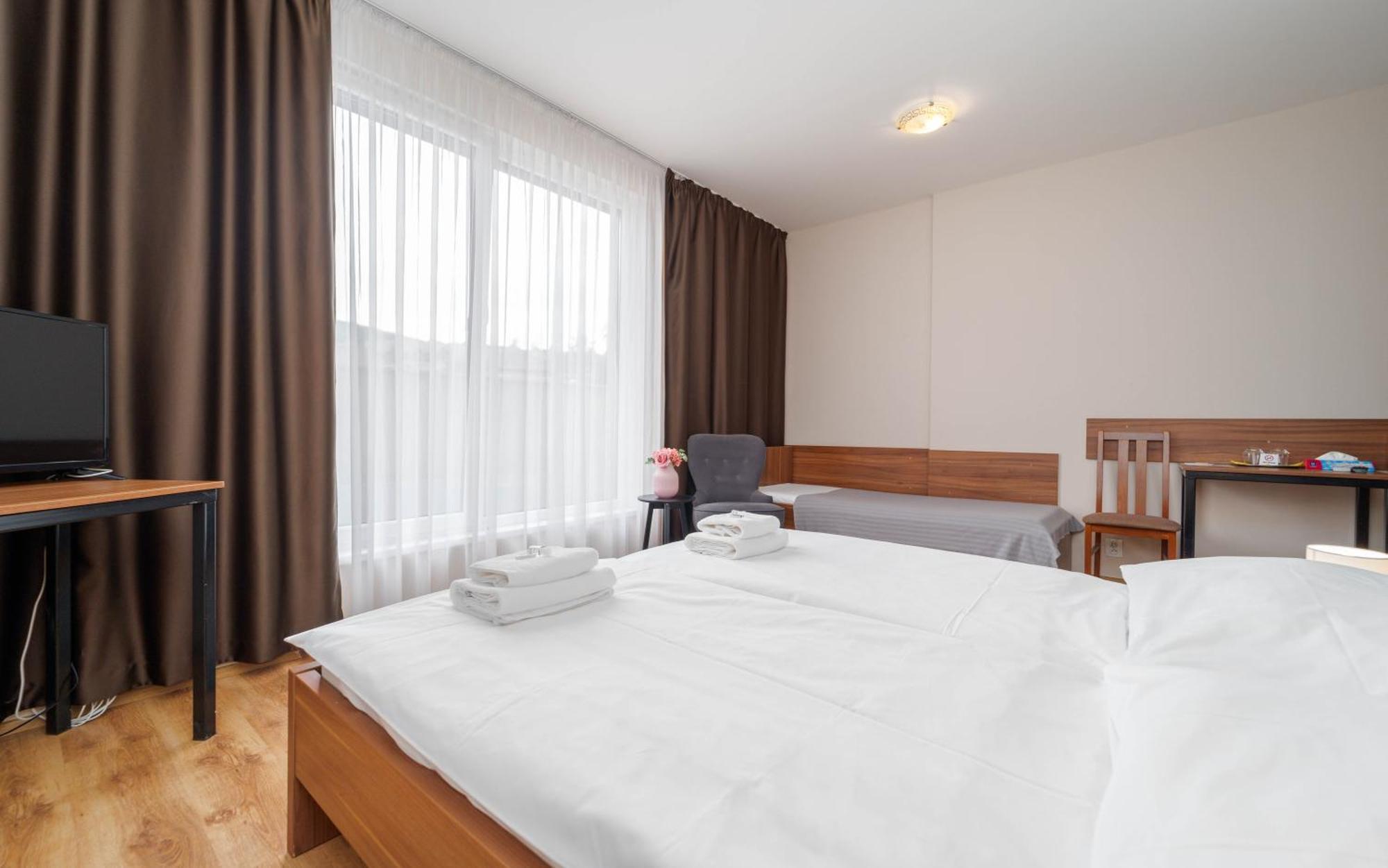 Hotel Aréna Brumov Esterno foto