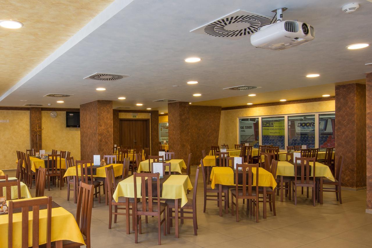 Hotel Aréna Brumov Esterno foto